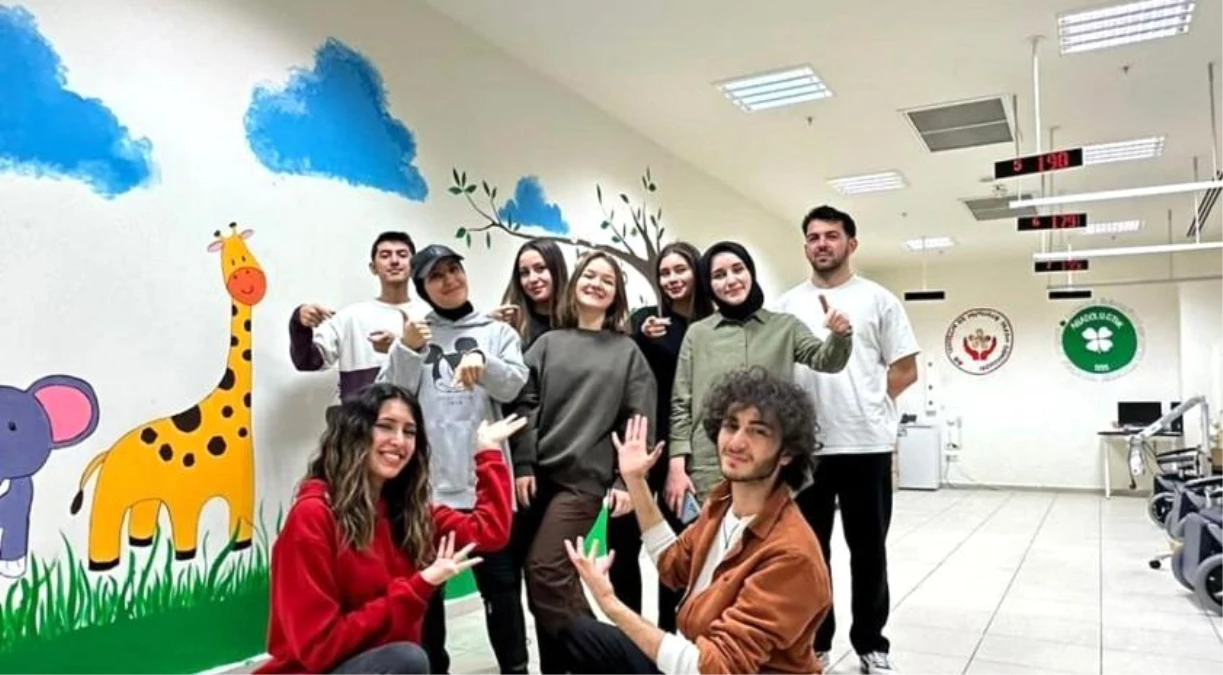 Anadolu Üniversitesi GTHK \'Renklensin Okullar\' Projesi