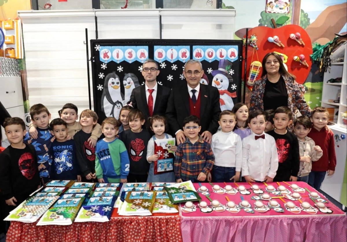 Kütahya Belediye Başkanı Alim Işık, Gündüz Çocuk Bakımevi\'nde Karne Sevincine Katıldı