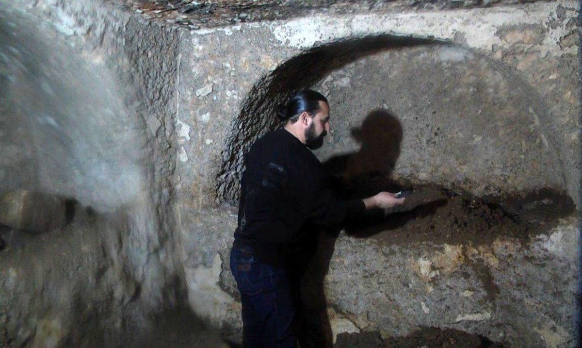 Şanlıurfa\'da Roma dönemine ait mozaikli kaya mezar odası bulundu