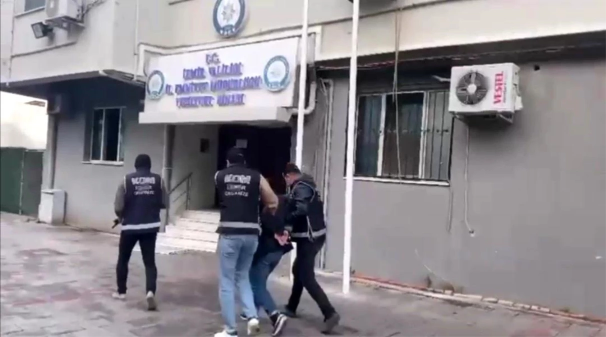 İzmir\'de Interpol tarafından aranan Kazakistanlı şüpheli yakalandı