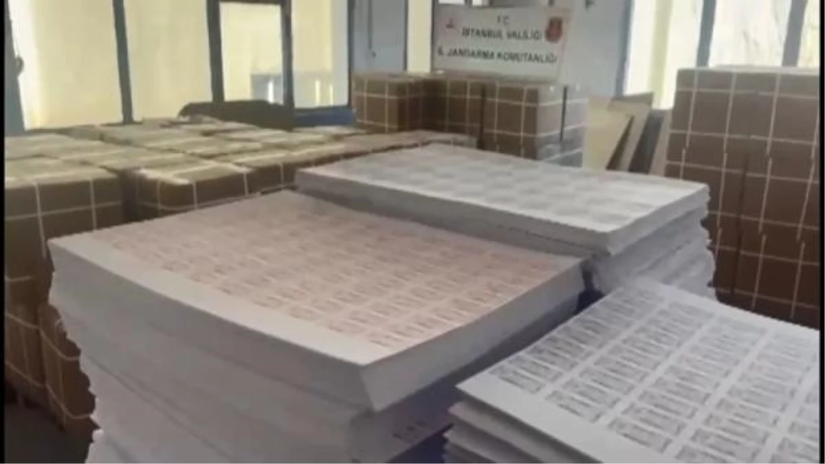 Bayrampaşa\'da Sahte Bandrollü Sigara İmalathanesine Operasyon: 900 Bin Sigara Kağıdı Ele Geçirildi