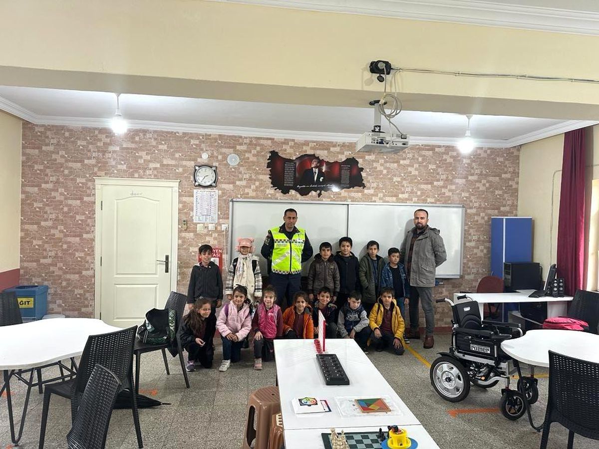 Alanya\'da Öğrencilere Trafik Semineri Verildi
