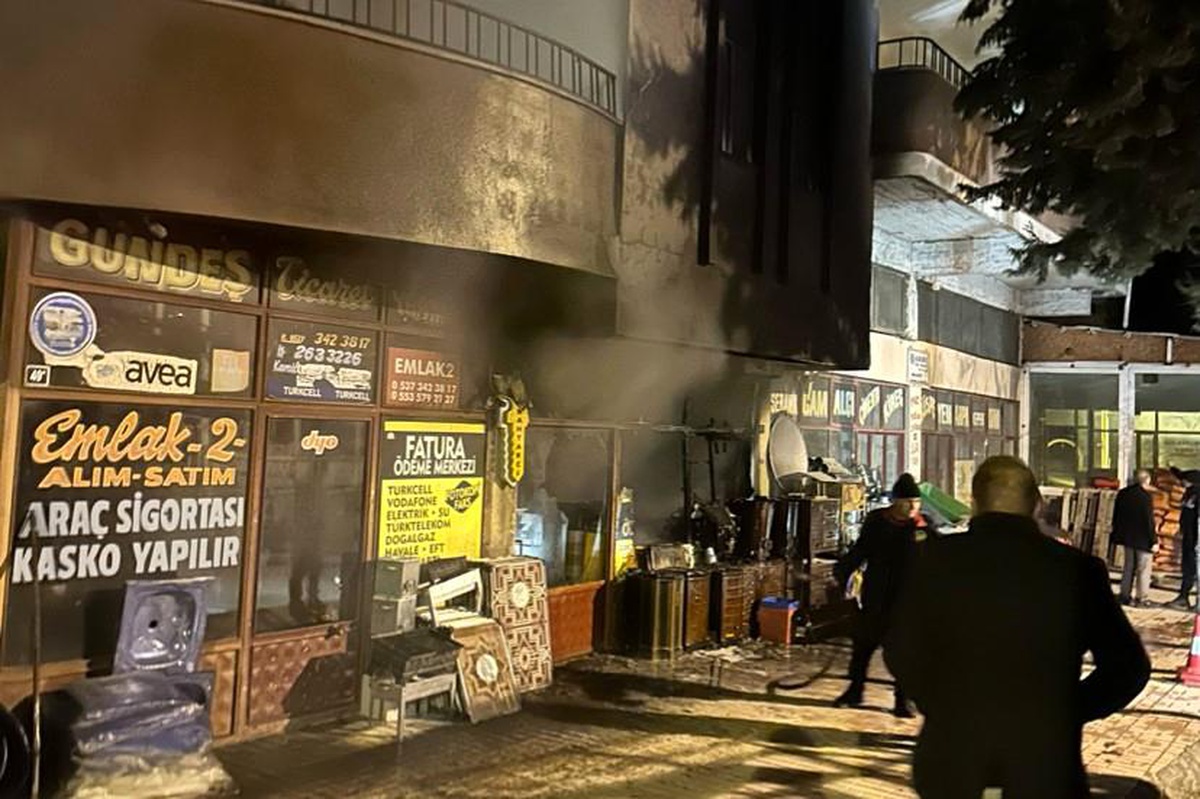 Kahramanmaraş\'ta Hırdavat Dükkanı Molotof Kokteyli ile Kundaklandı