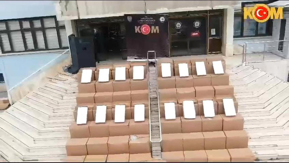 Denizli\'de Kamyon İçerisinde 1 Milyon 842 Bin 500 Adet Makaron Ele Geçirildi