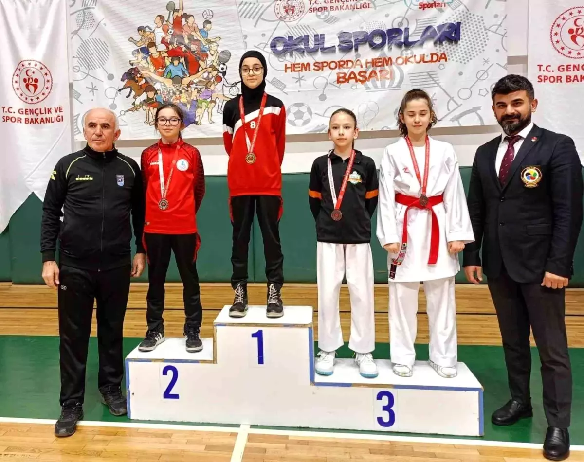 Körfezli Sporcular MEB Okulu Sporları Karate İl Seçmelerinde Başarı Elde Etti