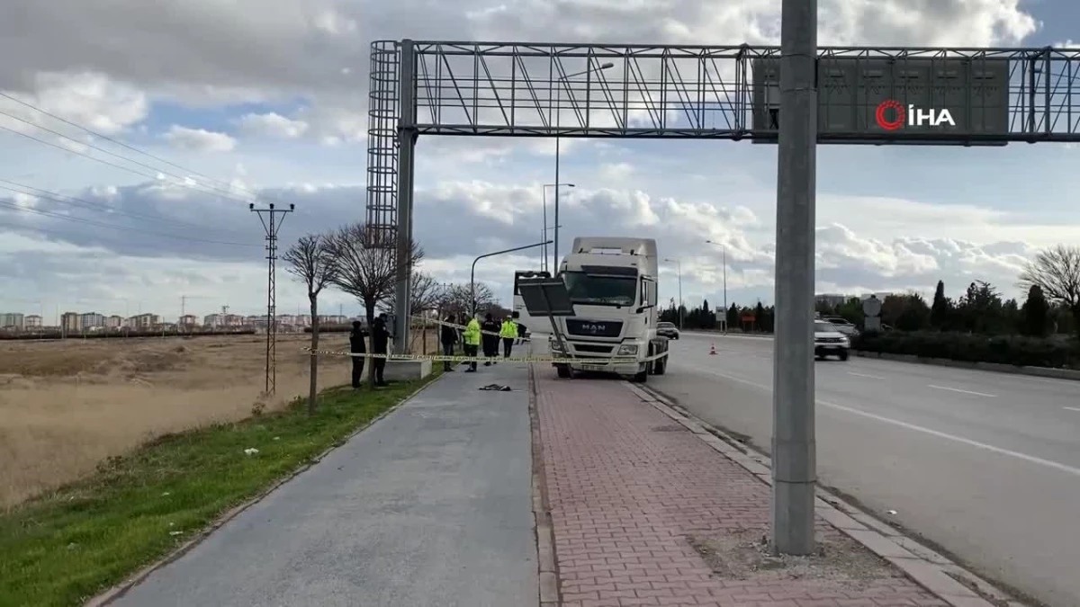 Konya\'da Tır Sürücüsü Tabelanın Başına Çarparak Hayatını Kaybetti