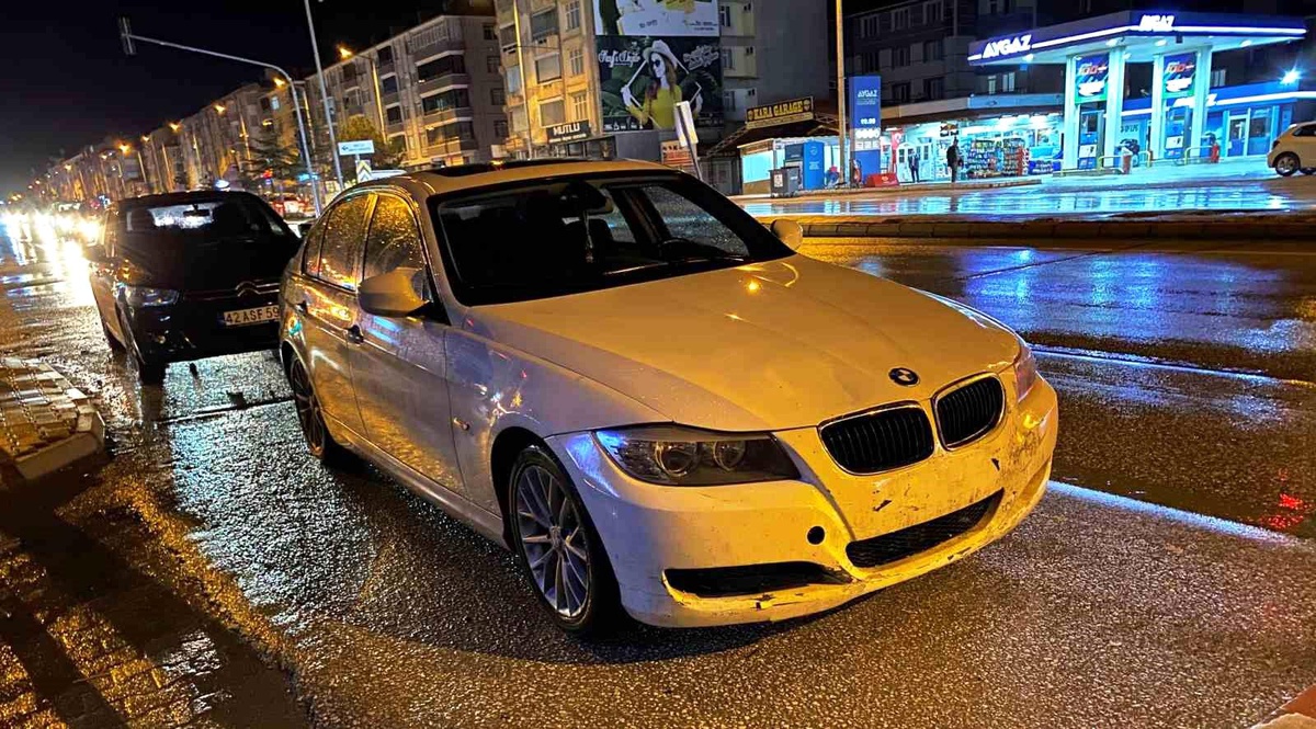 Konya\'da otomobil-motosiklet çarpışması: 1 yaralı