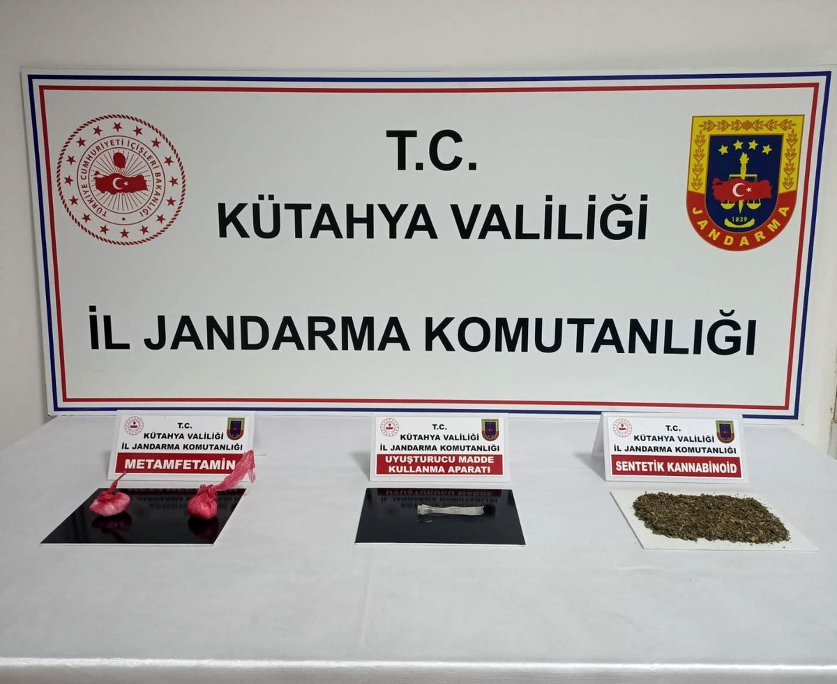 Kütahya\'da Durdurulan Araçta Uyuşturucu Ele Geçirildi