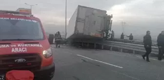 Batman'da lastiği patlayan kamyon refüje çarptı: 1 yaralı