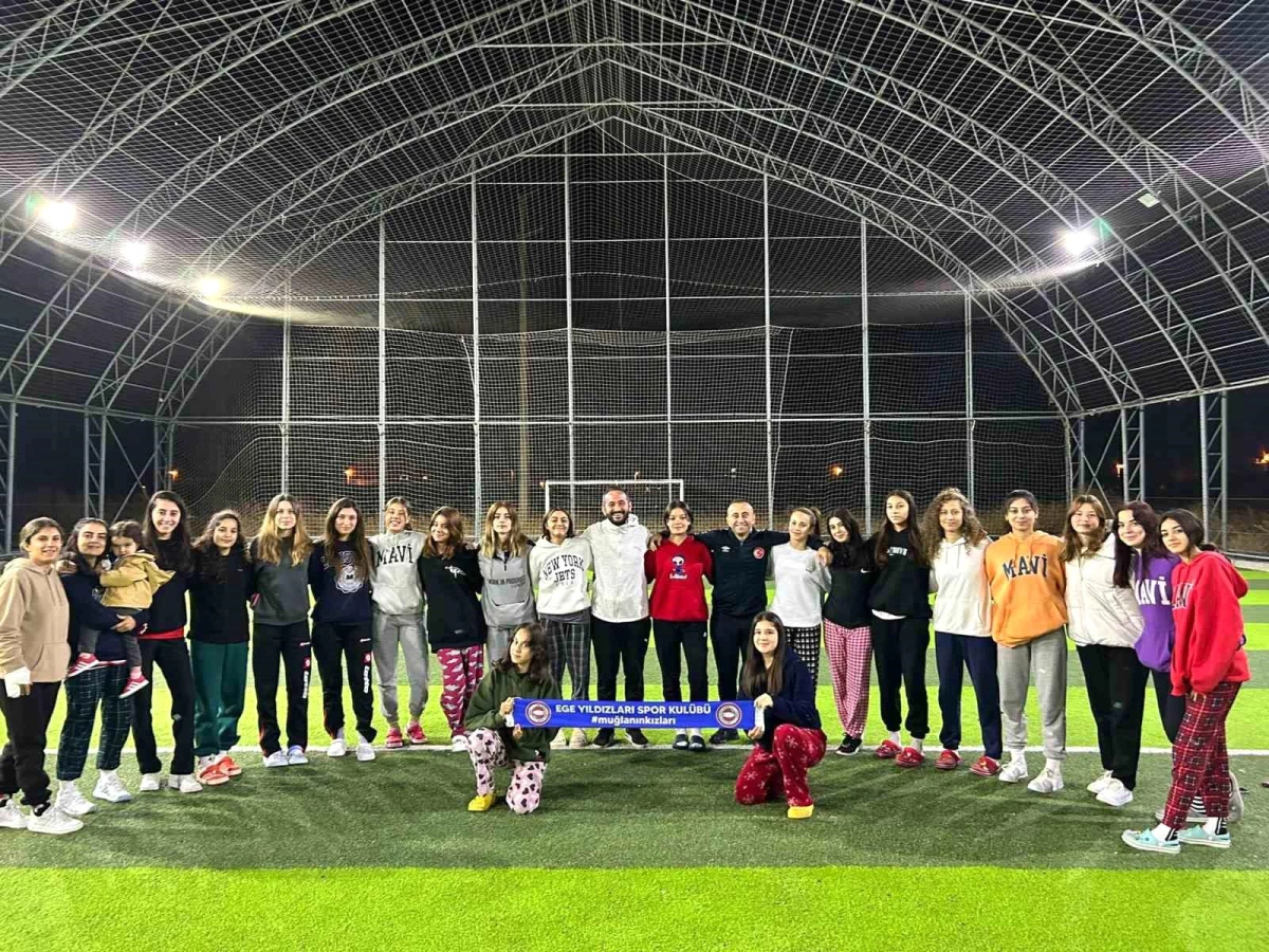 Muğla U16 Kızlar Hokey Takımı Ankara\'yı 17-0 Yendi