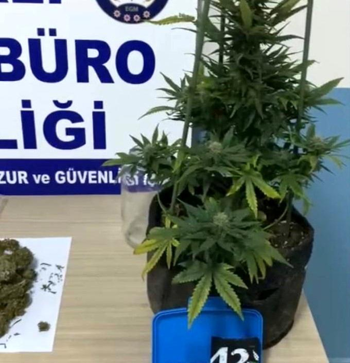 Kadirli\'de sahte kimlikle yakalanan şahıs, 26 yıl kesinleşmiş hapis cezası bulunuyor