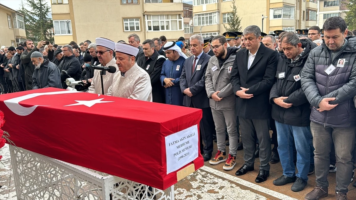 Yurt dışında görevli polis memurunun cenazesi Karabük\'te defnedildi