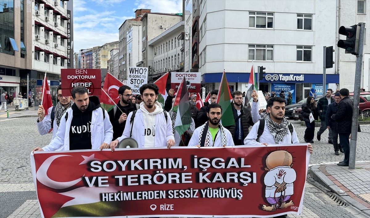 Rize\'de Tıp Fakültesi Öğrencileri İsrail\'in Gazze\'ye Yönelik Saldırılarını Protesto Etti
