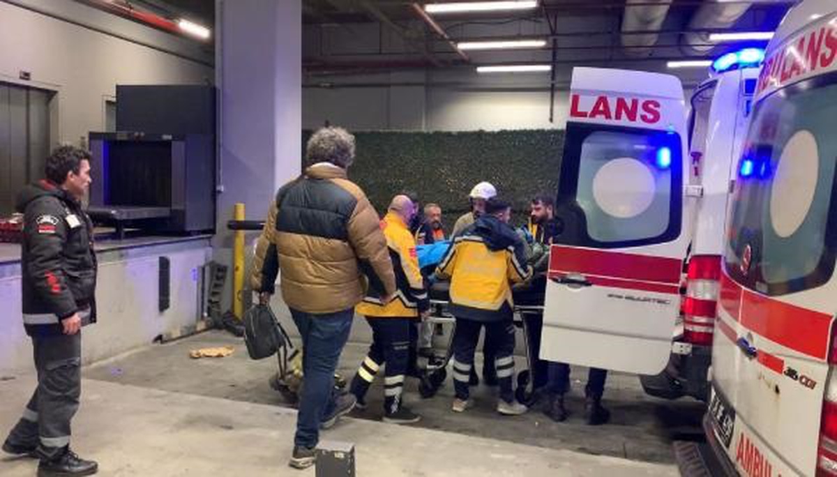 Şişli\'de AVM Otoparkında Kaza: 3 Kişi Yaralandı