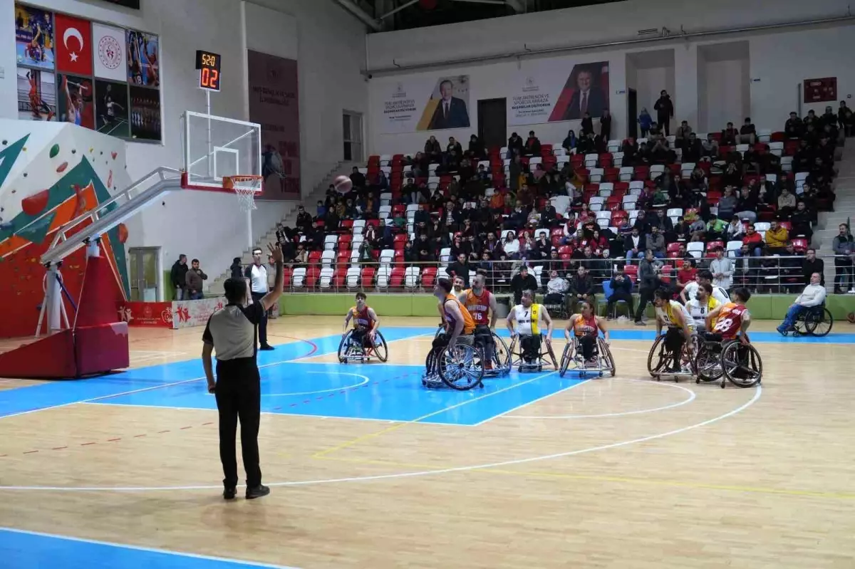 Muş BESK, Galatasaray\'a mağlup oldu