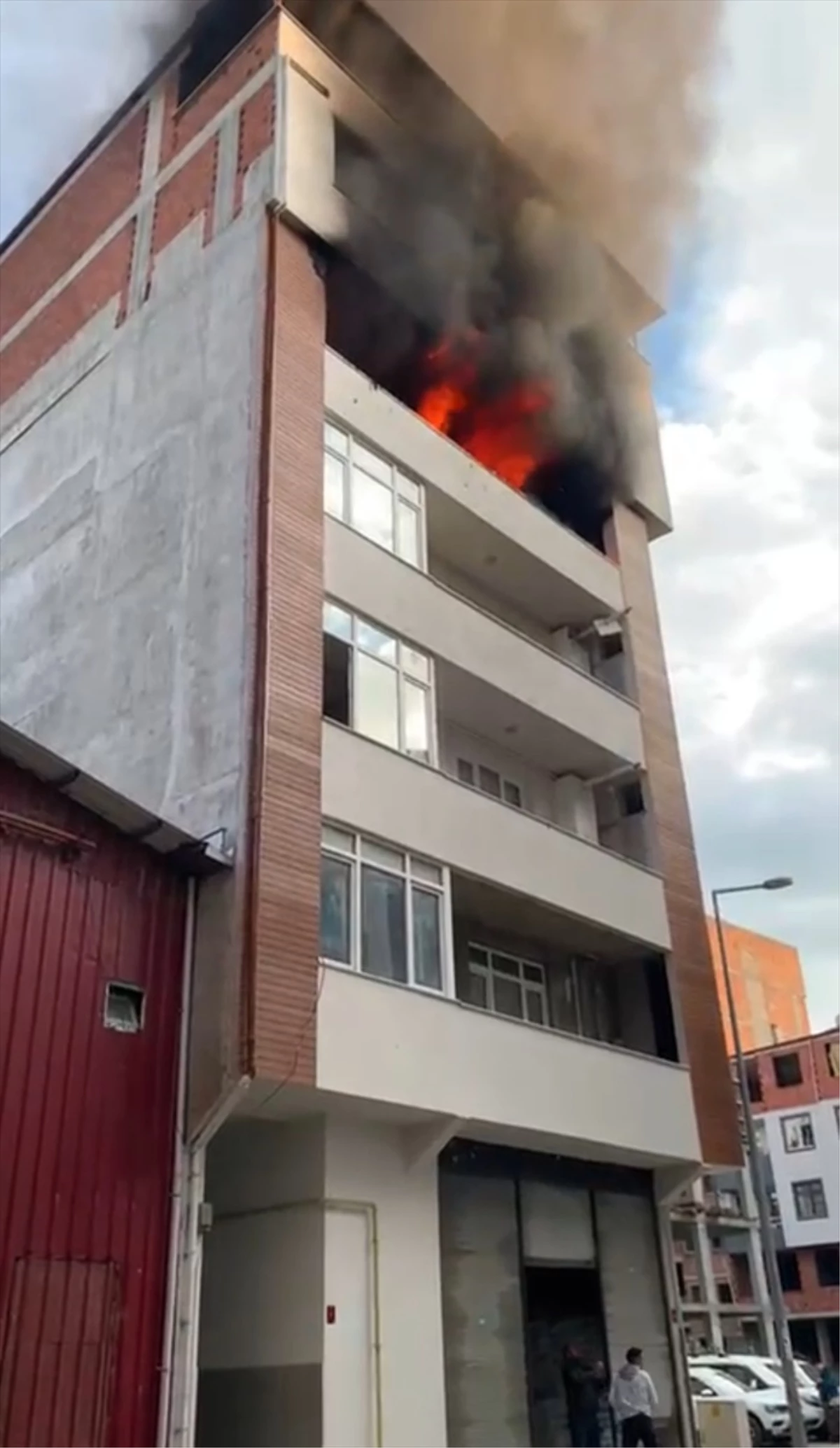 Trabzon Araklı\'da inşaat halindeki dairede çıkan yangın söndürüldü