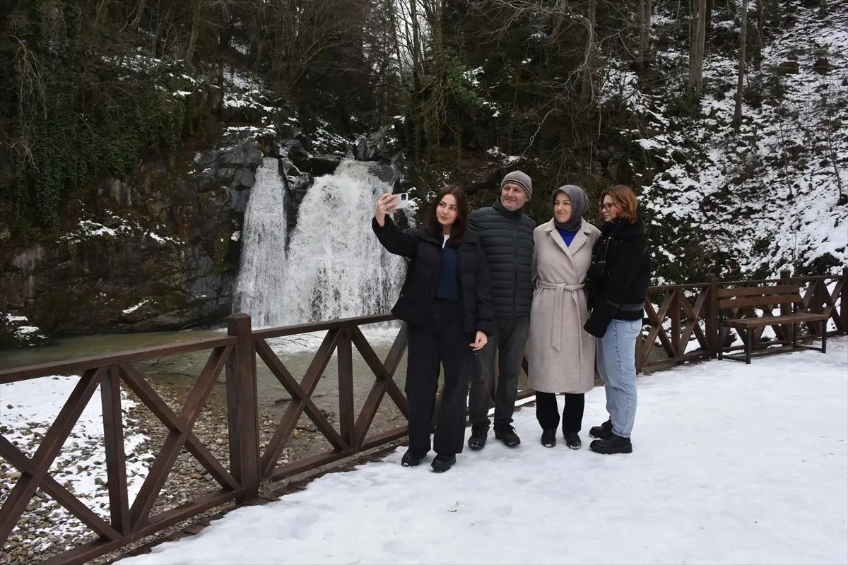 Trabzon Tonya\'daki Canikdere Şelalesi Turistlerin İlgi Odağı