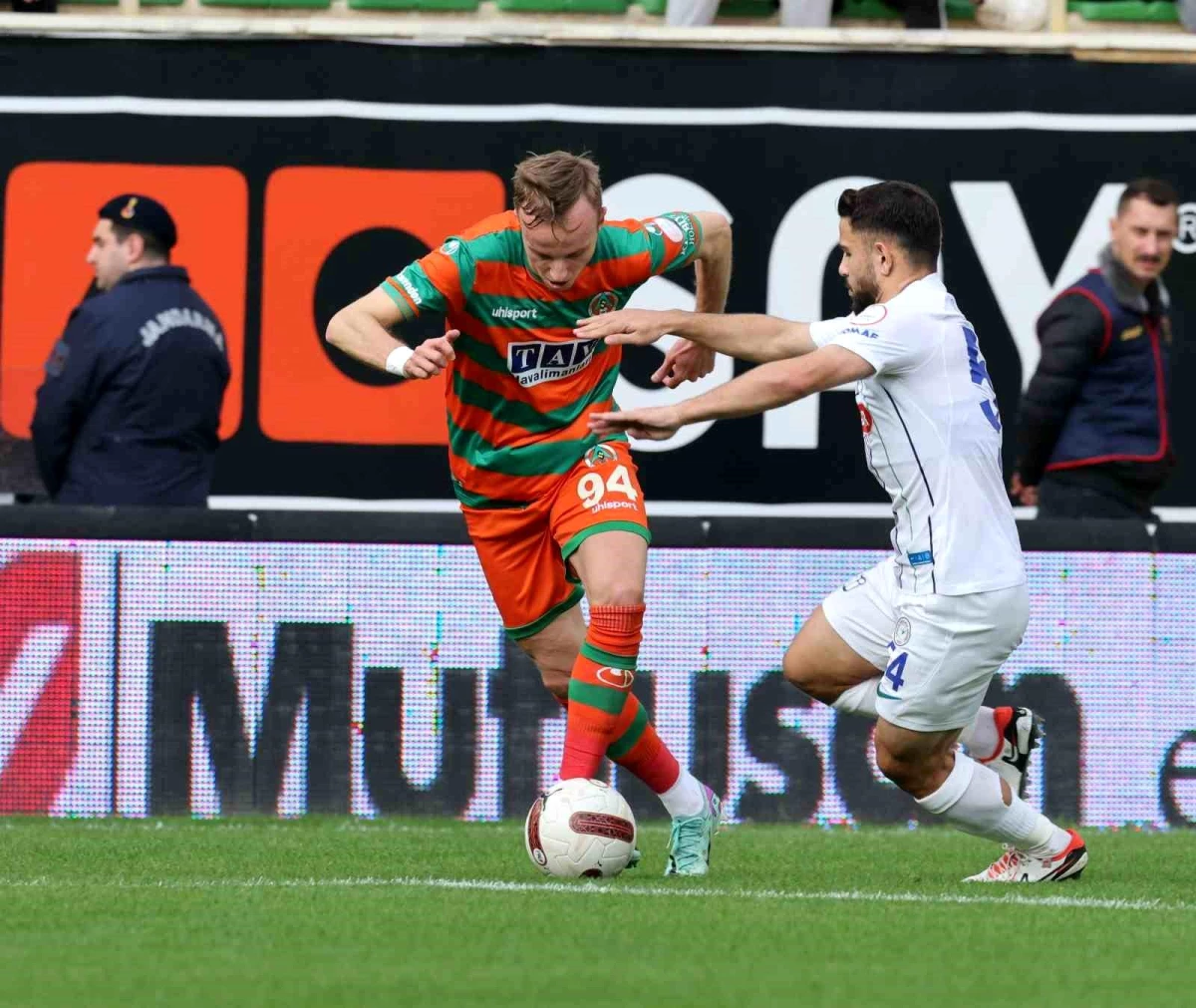 Corendon Alanyaspor ile Çaykur Rizespor arasındaki maç golsüz eşitlikle sona erdi