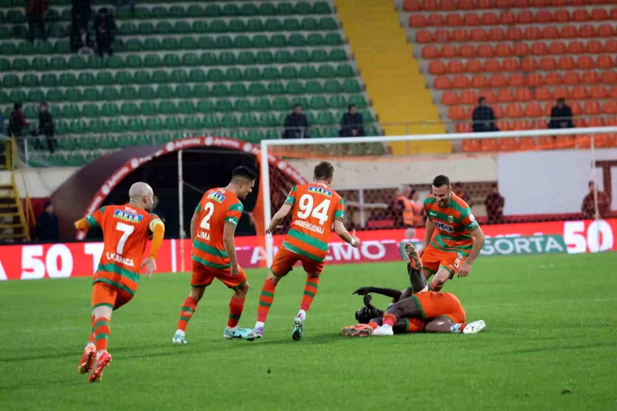 Corendon Alanyaspor, Çaykur Rizespor\'u 2-1 Mağlup Etti