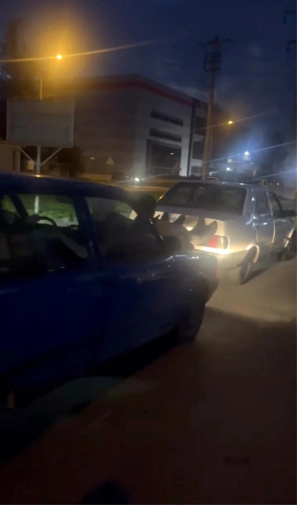 Bursa\'da Gençler Türk İşi Otomobil Kurtarma Yöntemini Kullanarak Tofaş\'ı Kurtardı