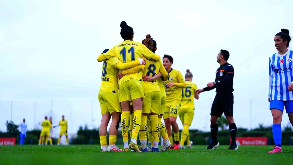 Fenerbahçe Kadın Futbol Takımı Hakkarigücü Spor\'u 6-0 Mağlup Etti