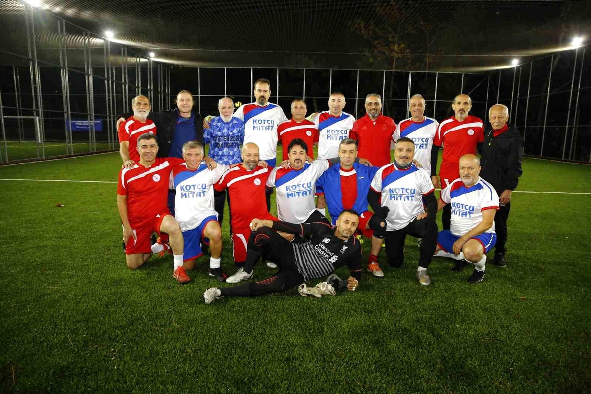 Antalya Büyükşehir Belediyesi\'nin düzenlediği Veteranlar Futbol Turnuvası\'nda şampiyon belli oldu