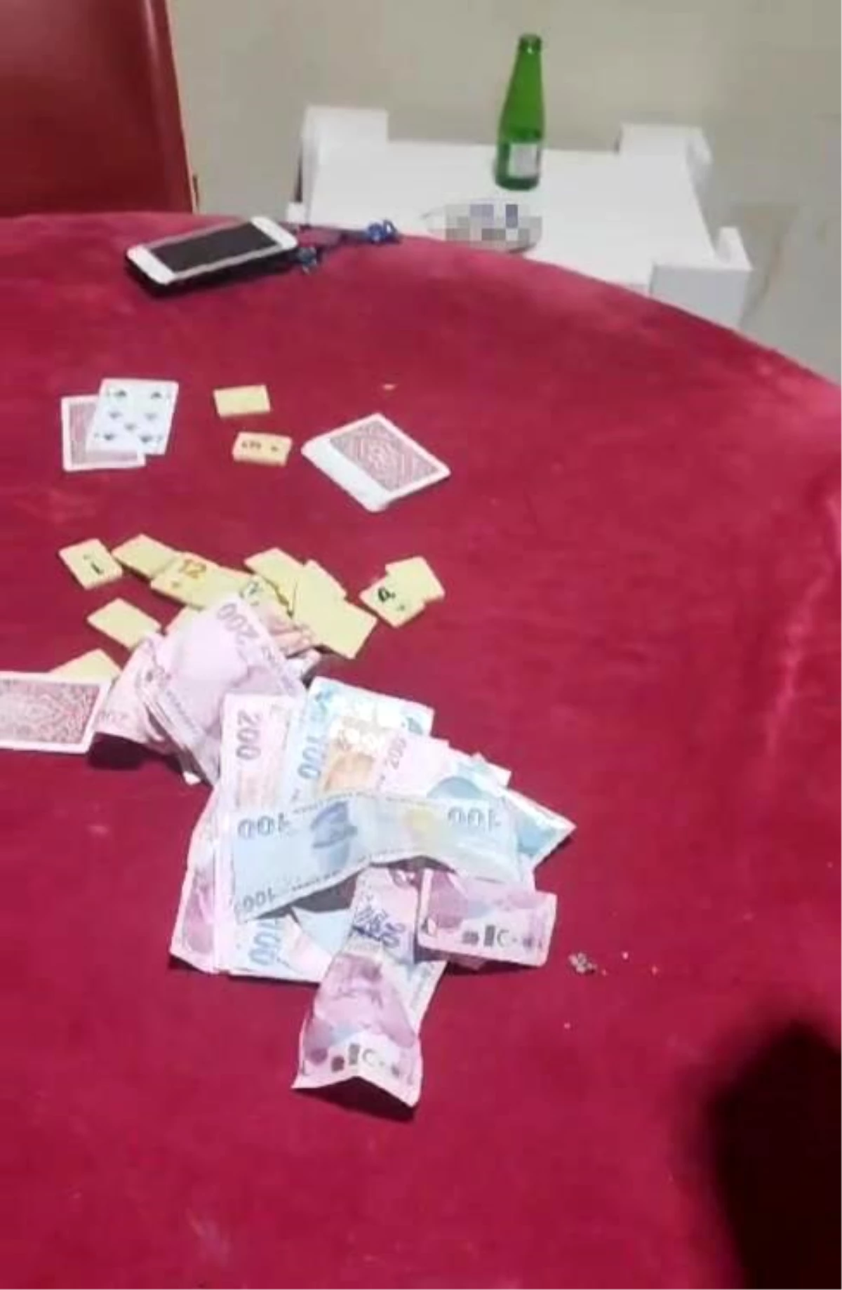 Çorum\'un Osmancık ilçesinde kumar oynatılan derneğe operasyon düzenlendi