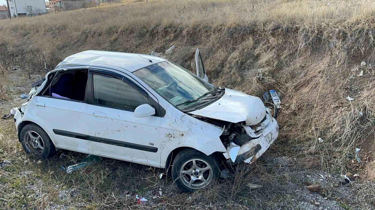 Afyonkarahisar\'da otomobil takla attı: 3 kişi yaralandı