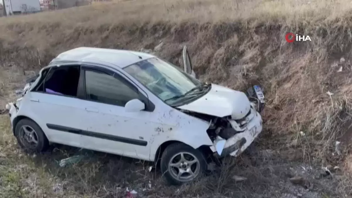 Yolda uçan poşet kazaya neden oldu: 3 yaralı