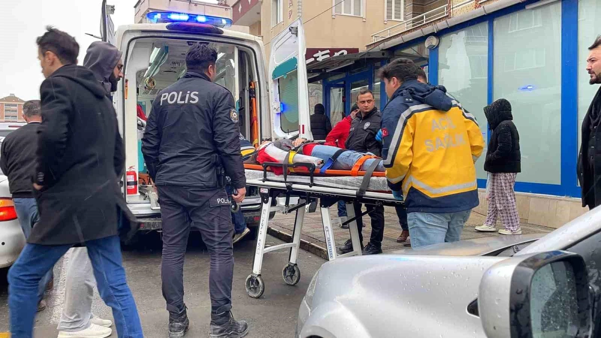 Tekirdağ Kapaklı BİM marketinde su kolileri devrildi, çalışan yaralandı