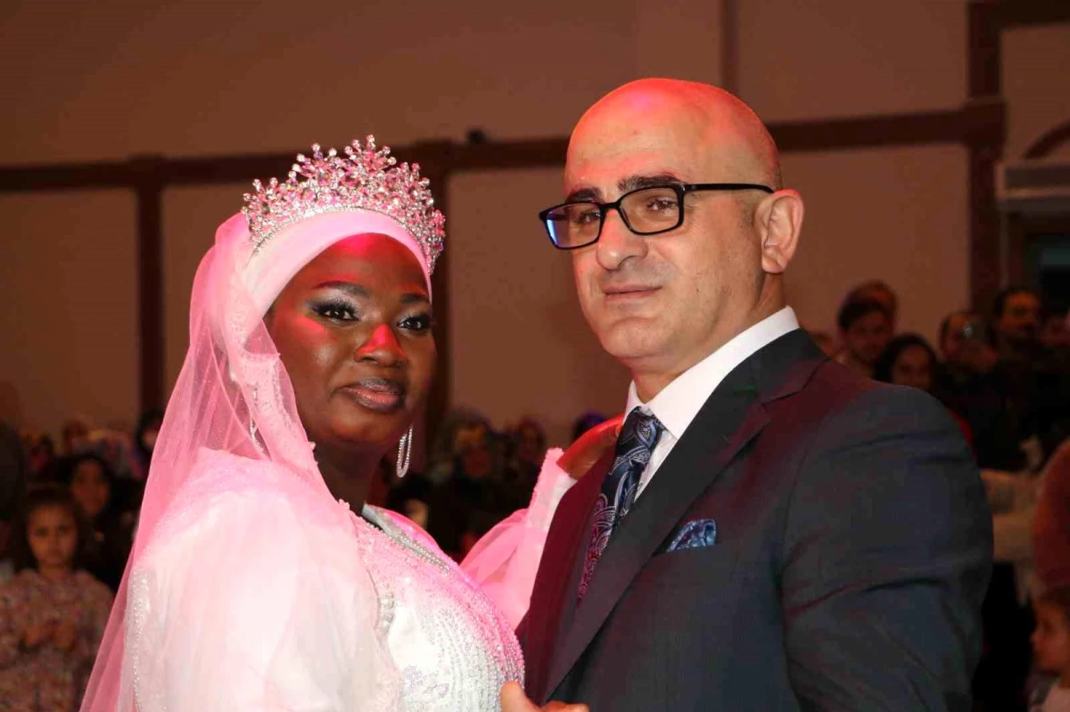 Rizeli Ramazan Öztürk, Afrika\'da Polis Ceza Yazarken Hayatının Eşiyle Tanışarak Evlendi