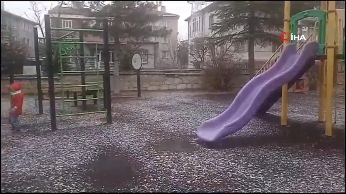 Afyonkarahisar\'da kar yağışı etkili oldu