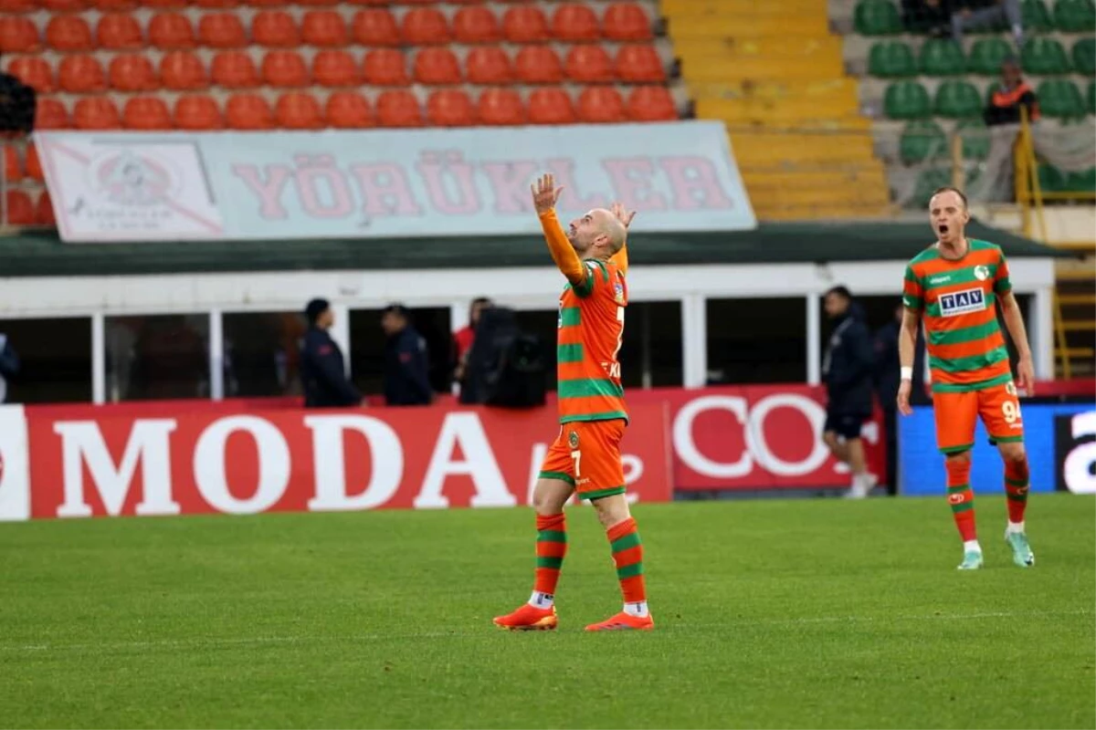 Alanyaspor\'un Efecan Karaca, Çaykur Rizespor maçında gol attı