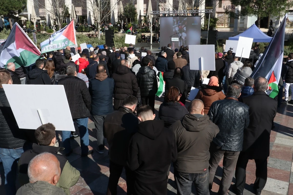 Tiran\'da Filistin\'e Destek Gösterisi