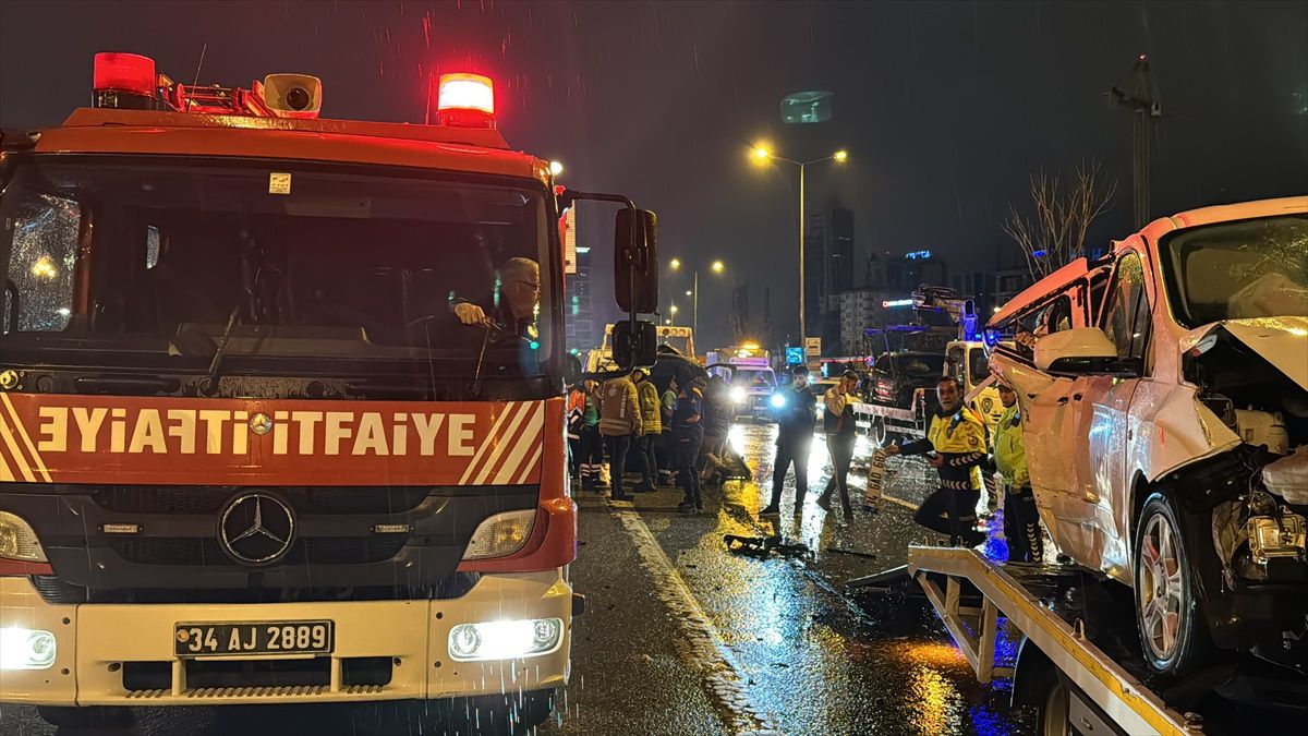 Ataşehir\'de meydana gelen trafik kazalarında 5 kişi yaralandı