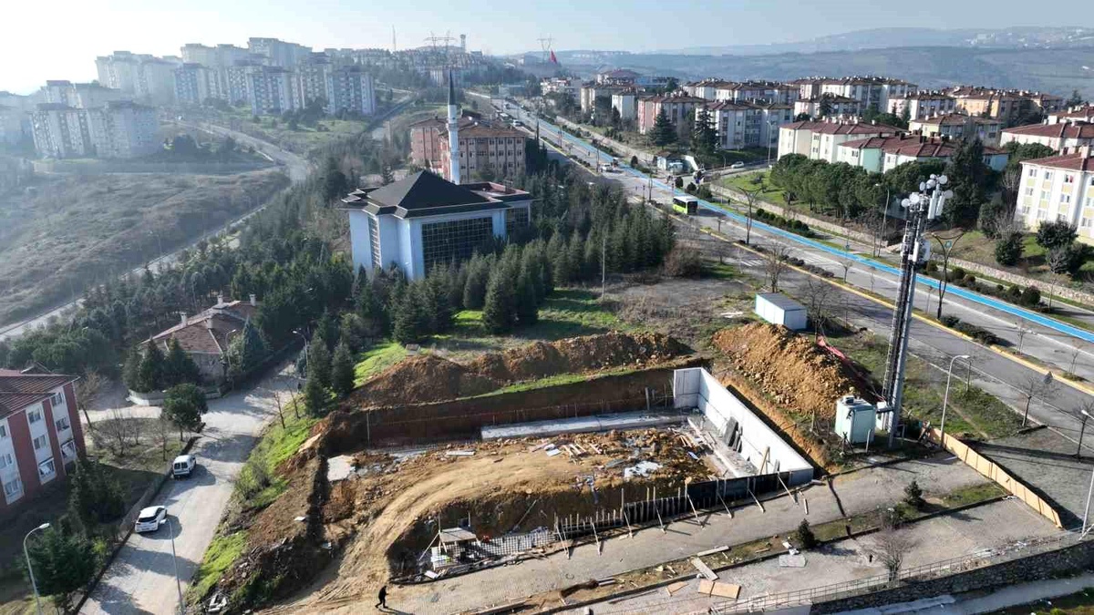 İzmit Ayazma Mahallesine Futbol Sahası Yapılıyor