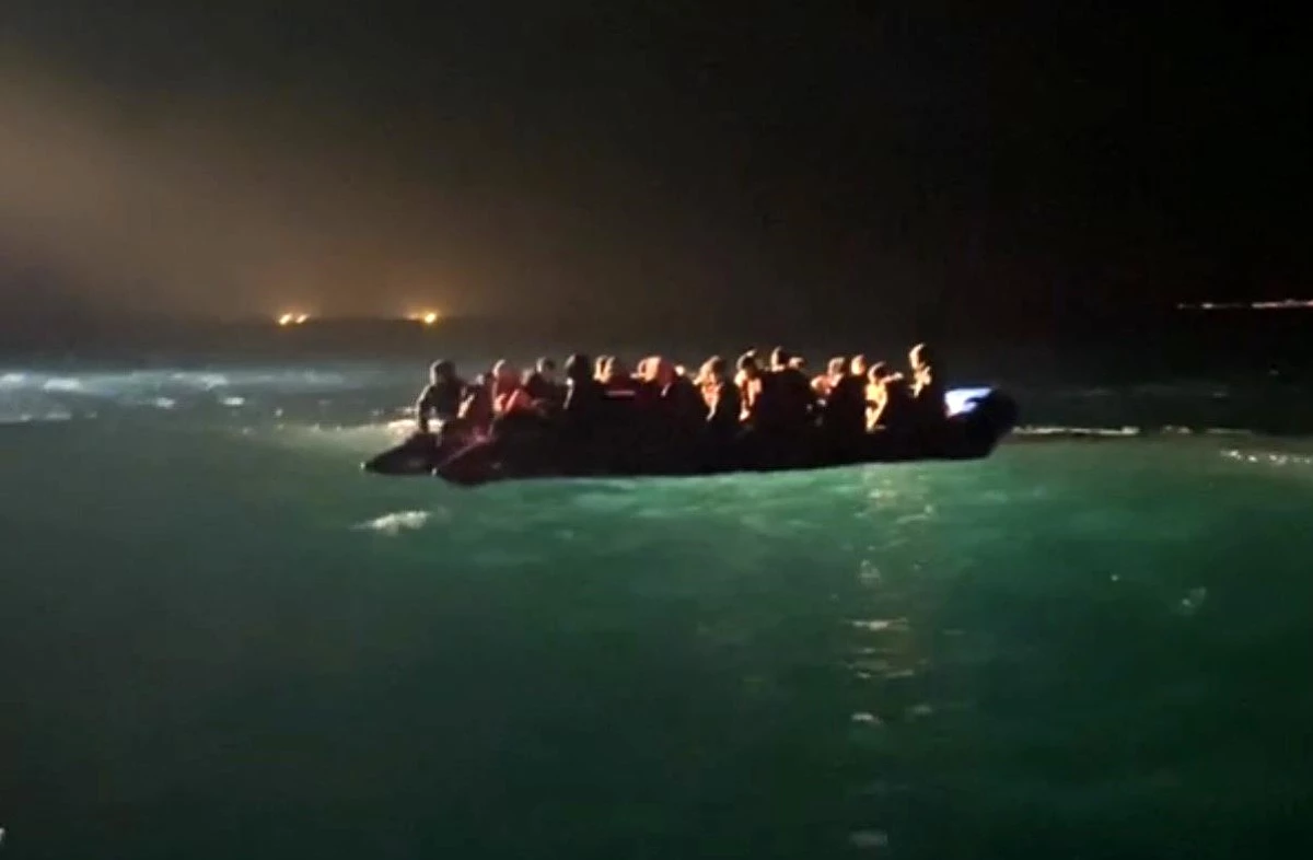 Çanakkale\'de 43 kaçak göçmen kurtarıldı