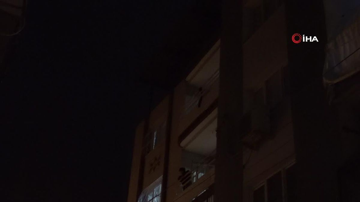 İzmir\'de bir kişi babasını öldürdü ve cinayeti telefonla ihbar etti