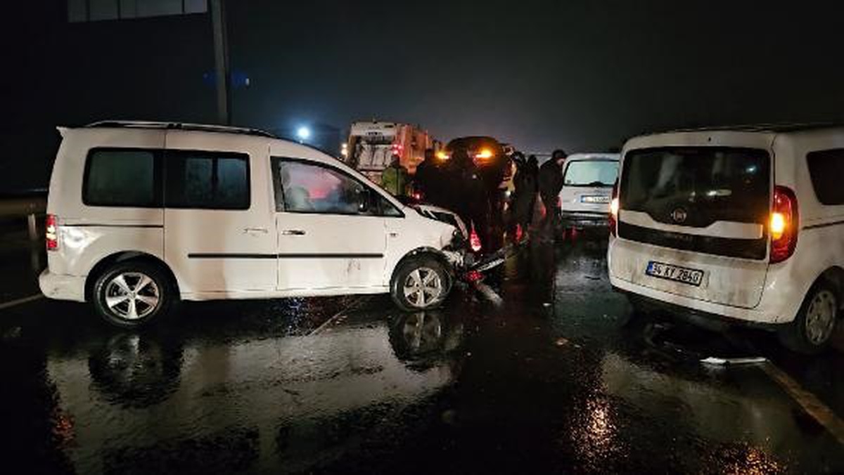 Başakşehir\'de Arıza Yapan Otomobil Zincirleme Kaza Yol Açtı