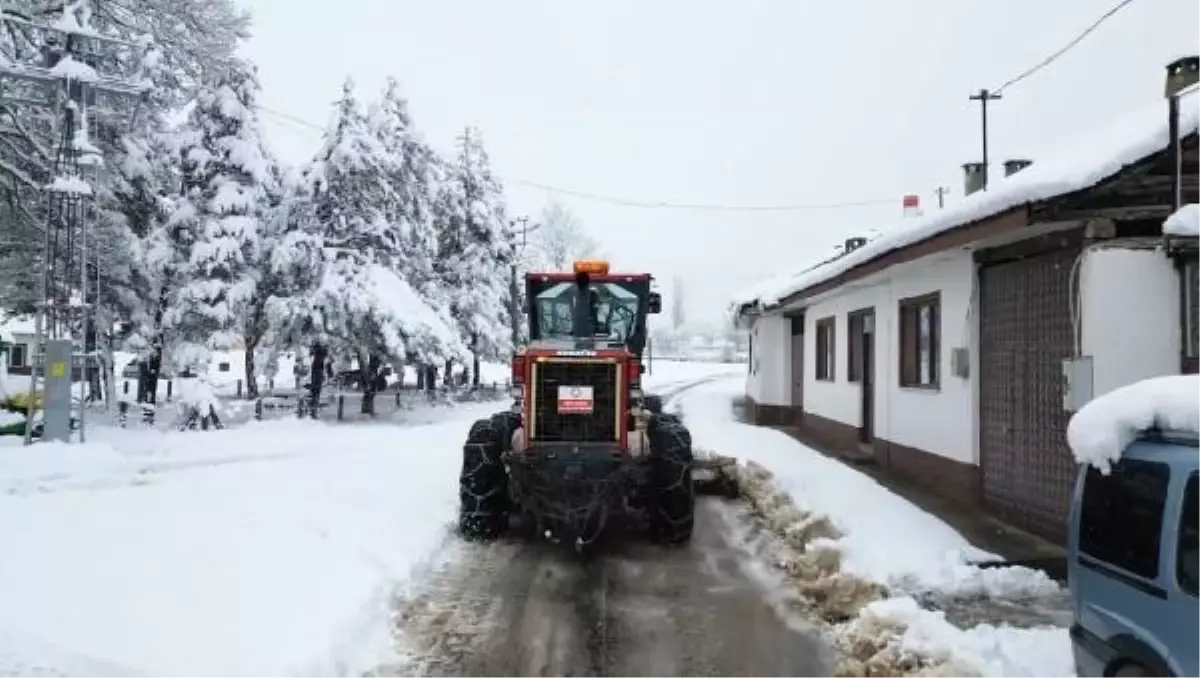 Bilecik\'te Kar Yağışı Sonrası 24 Köy Yolu Kapandı