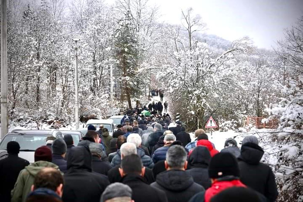 Hasandere Köyü Muhtarı Bülent Erkut Akmanlar\'ın cenazesi defnedildi