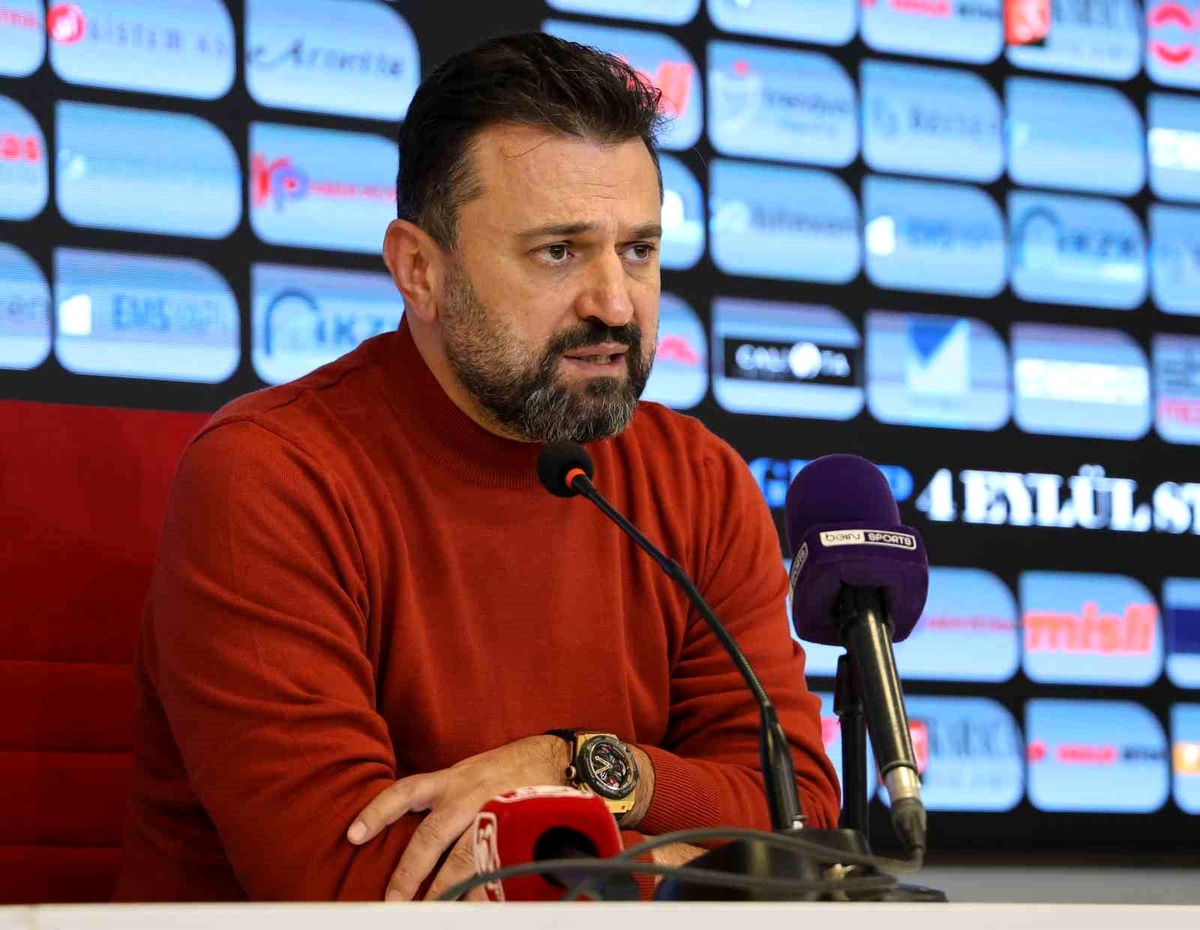 Sivasspor Teknik Direktörü Bülent Uygun: \'Benim futbolcuma parmağınla vurarak konuşamazsın\'