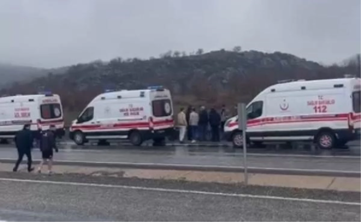 Dicle Belediyespor futbolcularını taşıyan midibüs kaza yaptı, 10 kişi yaralandı