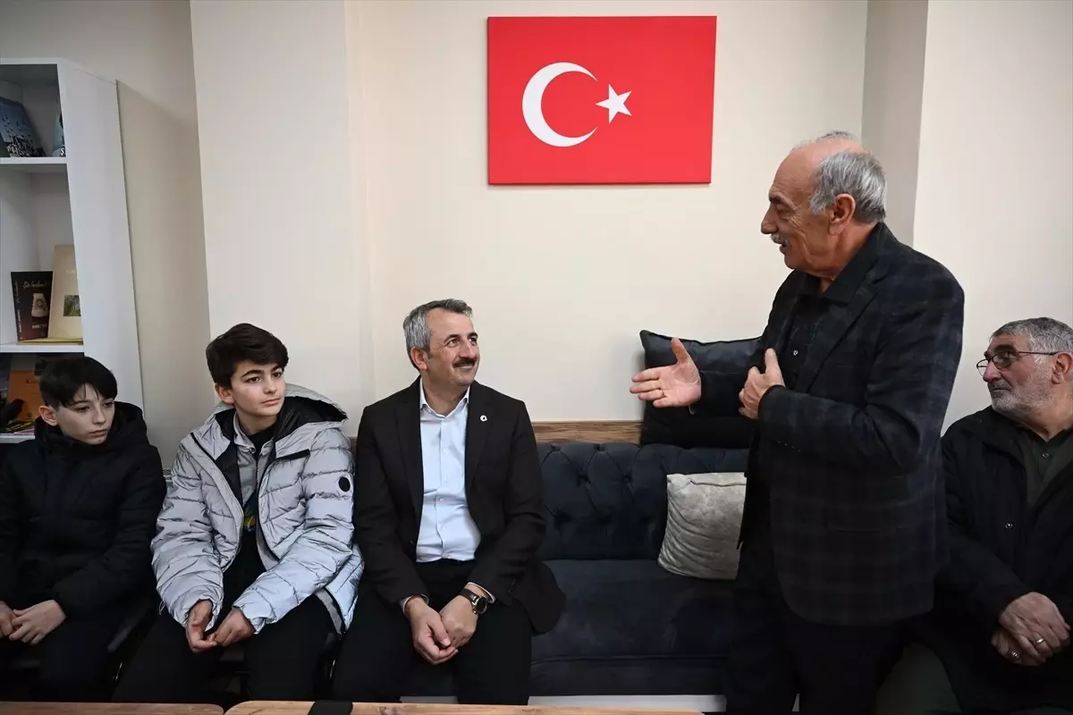 Edirne Valisi Yunus Sezer, Erzurumlular Kültür Yardımlaşma ve Dayanışma Derneği'nin Yeni Hizmet Binasını Ziyaret Etti