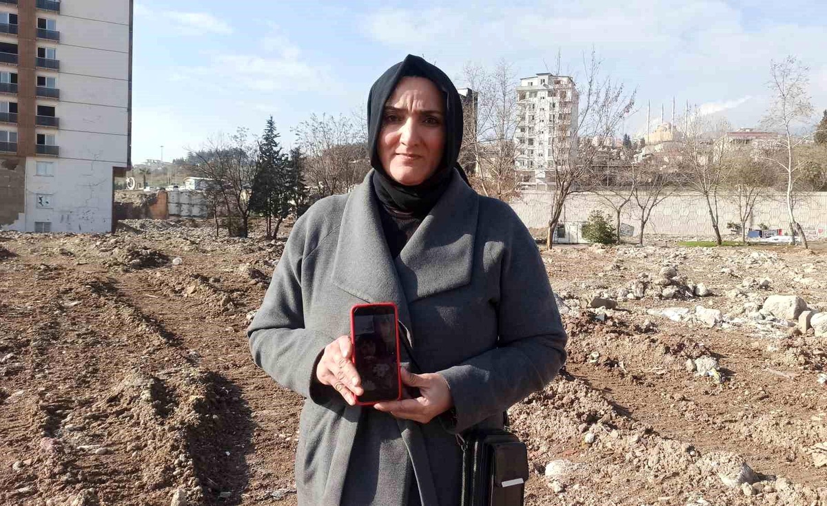 Kahramanmaraş\'ta depremzede kadın, eniştesinin ölüm yıl dönümünde asrın felaketi 6 Şubat depreminde ablasını kaybetti