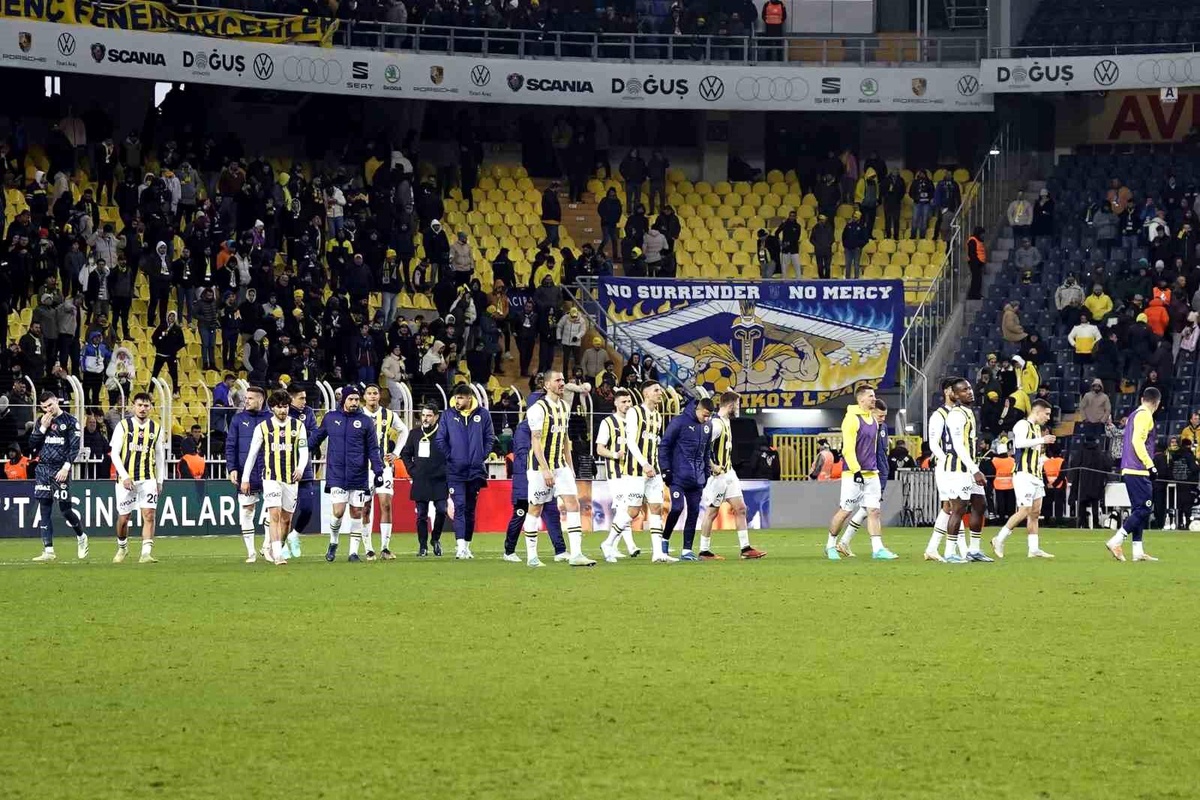 Fenerbahçe, Samsunspor ile berabere kalarak 2 puan kaybetti