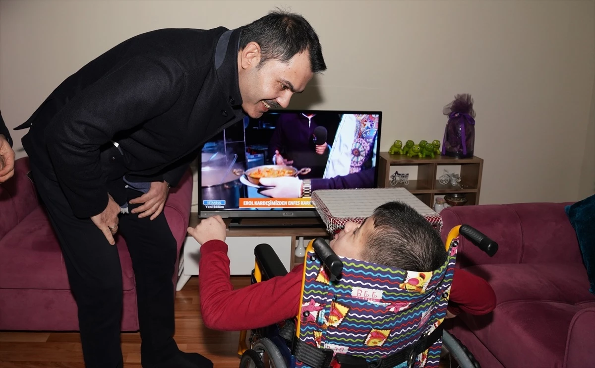 Murat Kurum, engelli çocuğu ziyaret etti ve kentsel dönüşüm mesajı verdi