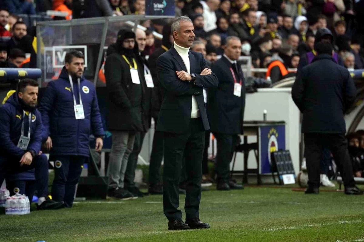 Fenerbahçe Teknik Direktörü İsmail Kartal, Samsunspor maçına 8 değişiklikle çıktı