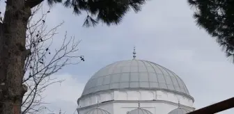 İzmir Dikili'de şiddetli fırtına sonucu cami minaresi yıkıldı