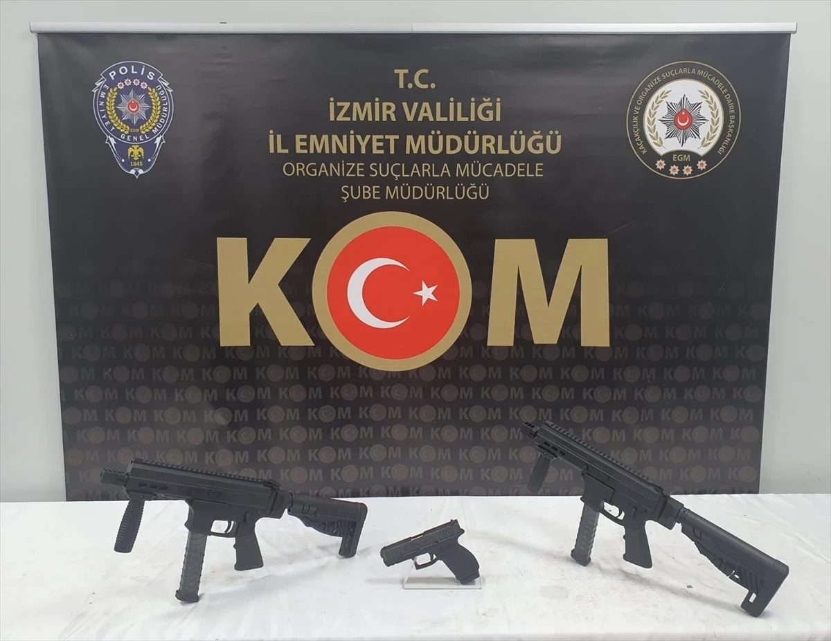 İzmir\'de yasa dışı silah ticareti yapan 2 şüpheli tutuklandı
